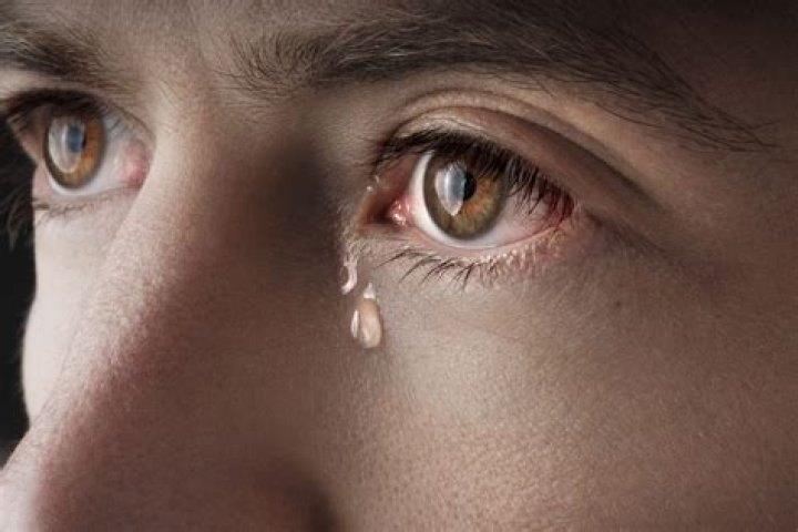 Can a person cry without shedding tears?