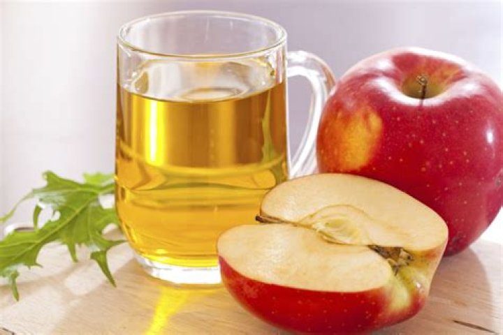 Can you use apple cider vinegar to clean mirrors?
