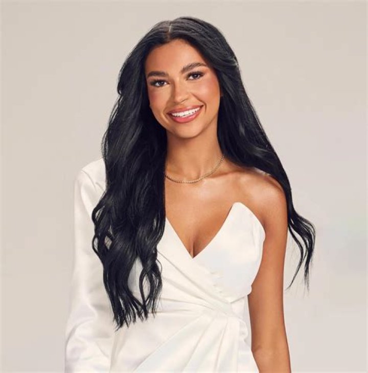 Did Asher and Layla date?