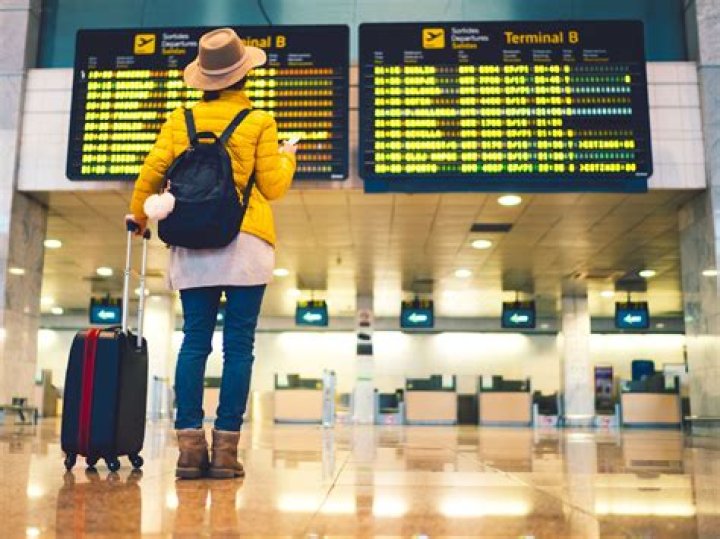 Do airlines pay the airport?