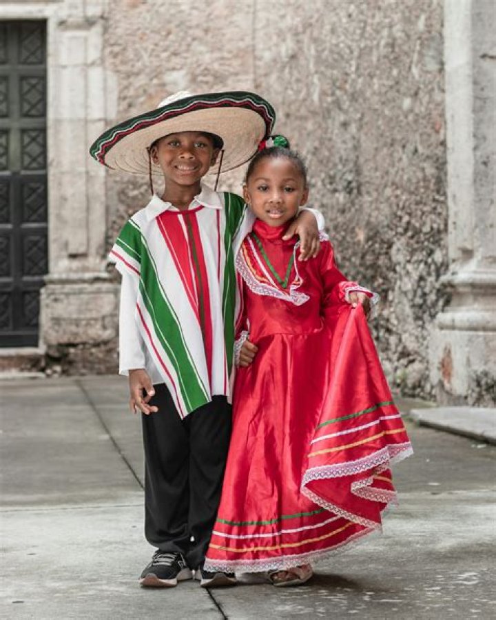 Do schools in Mexico wear uniforms?