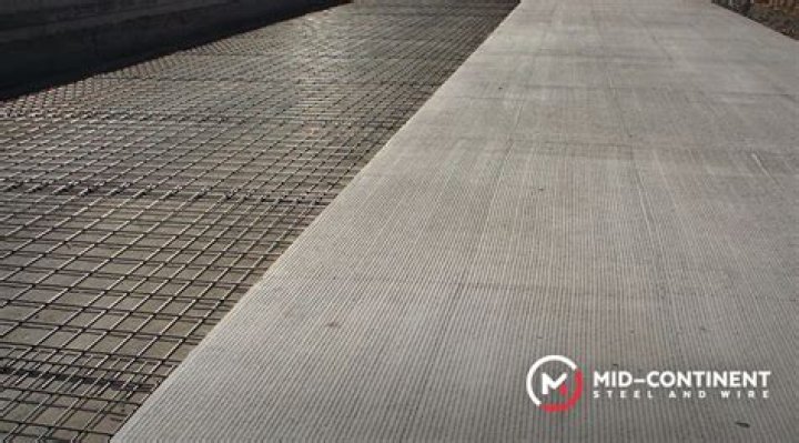 Do you have to put wire mesh in concrete?