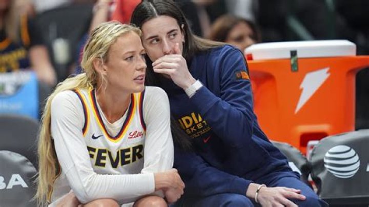 Does Barry and Caitlin ever kiss?