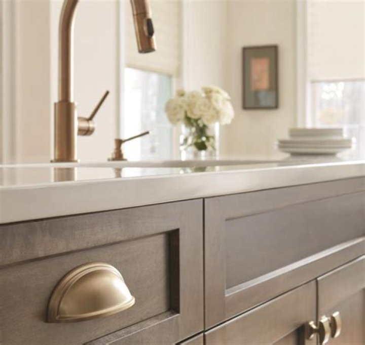 Does kitchen faucet need to match cabinet hardware?
