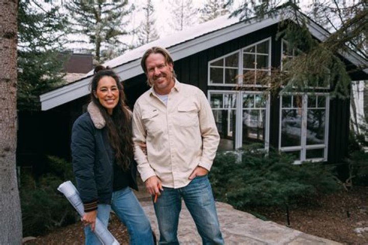 Does the producer of Fixer Upper still live in Texas?