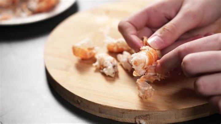 How can you tell if shrimp are stressed?