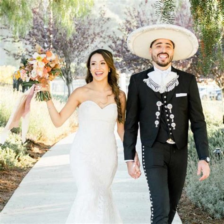 How long are Mexican weddings?