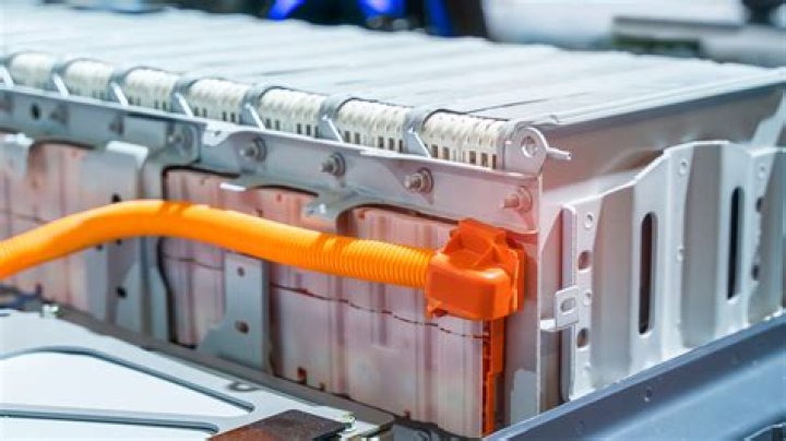 How long does electric car battery last?