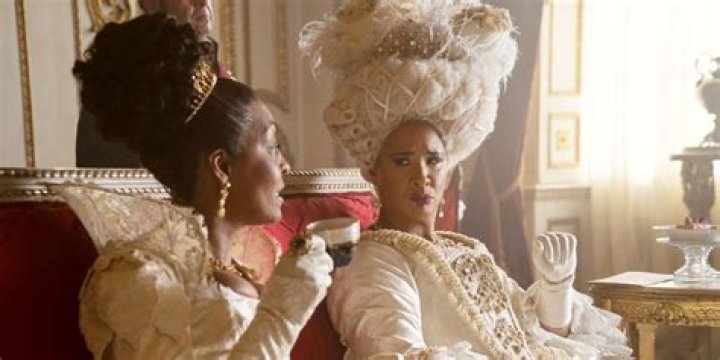 How much does a lady-in-waiting get paid?