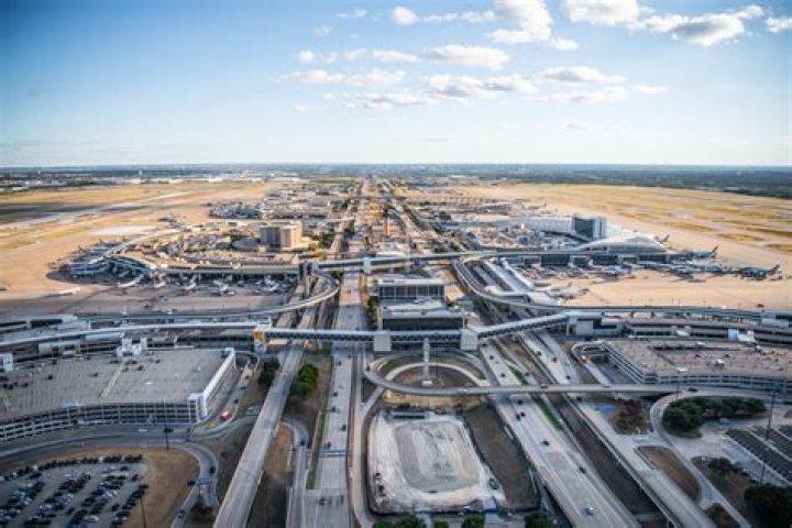 Is Charlotte airport bigger than Atlanta?