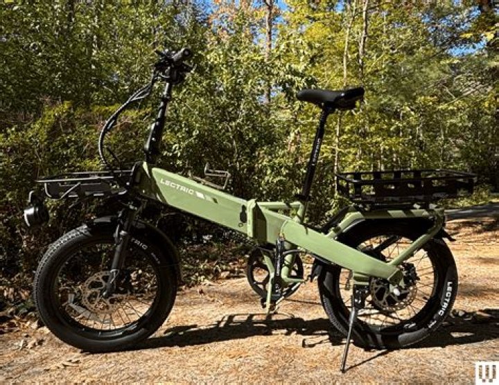 Should whiskey be stored on its side?