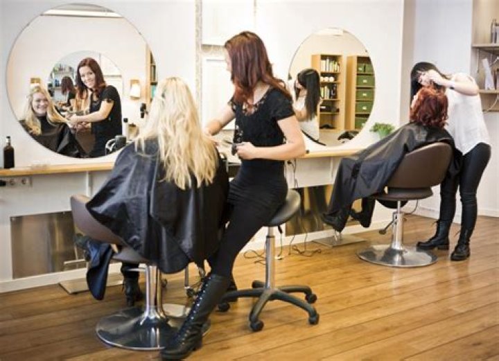 Should you tip expensive hairdressers?