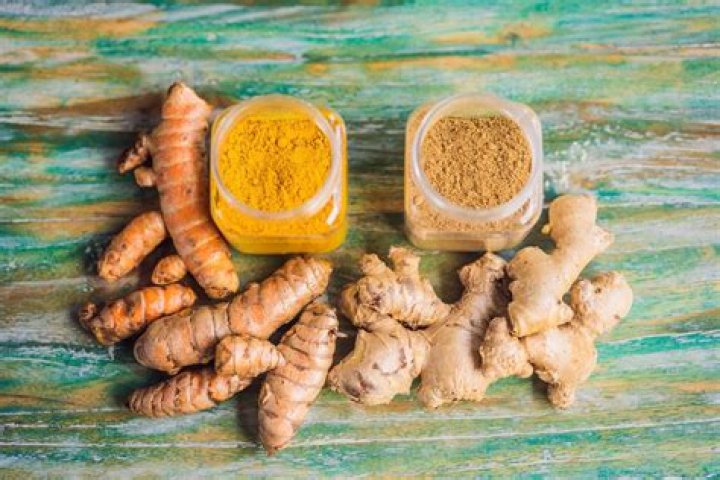 What is different between turmeric and ginger?