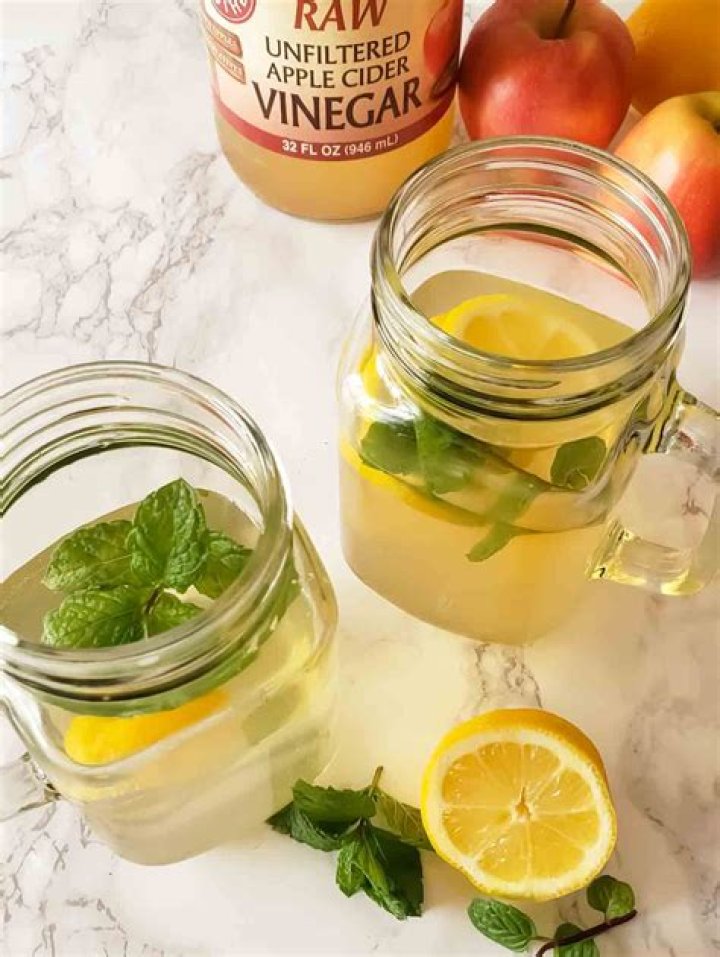 Which is better lemon water or apple cider vinegar?