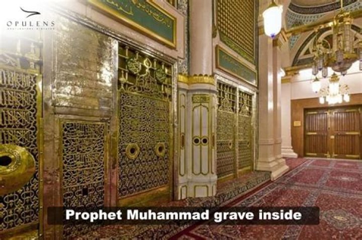 Which prophet grave is in Pakistan?