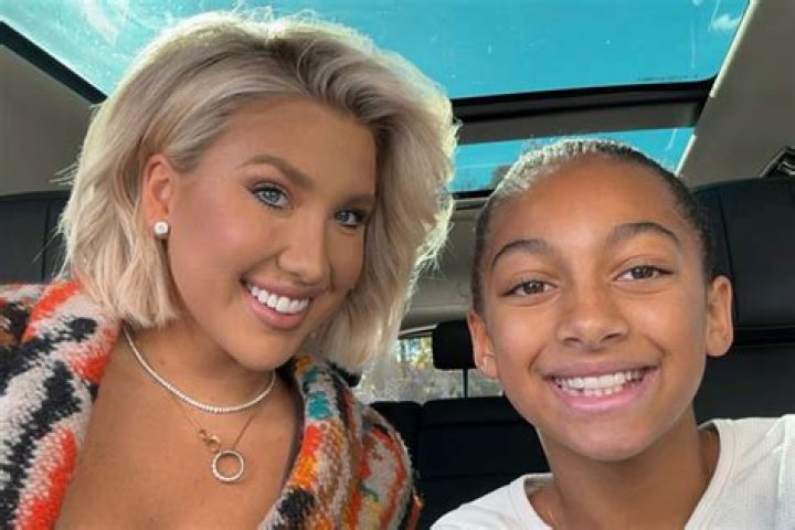 Who is Chloe chrisley's mama?