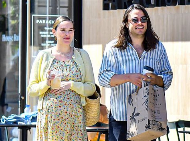 Who is stillwells baby daddy?