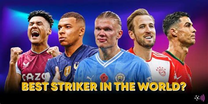 Who is the best striker in ISL 2021-22?