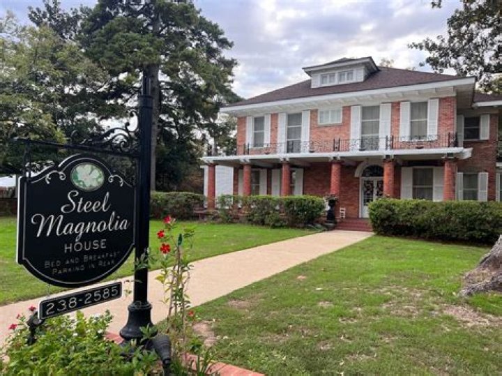 Who runs the Magnolia bed and breakfast?
