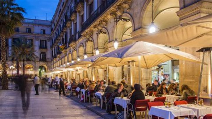 Why do Spaniards eat dinner so late?